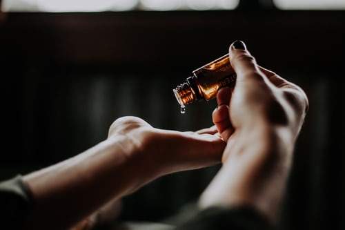 What are essential oils and How they work? | OilyPod
